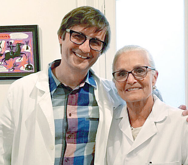 Наш доктор прави уво од ребара! (ВИДЕО)